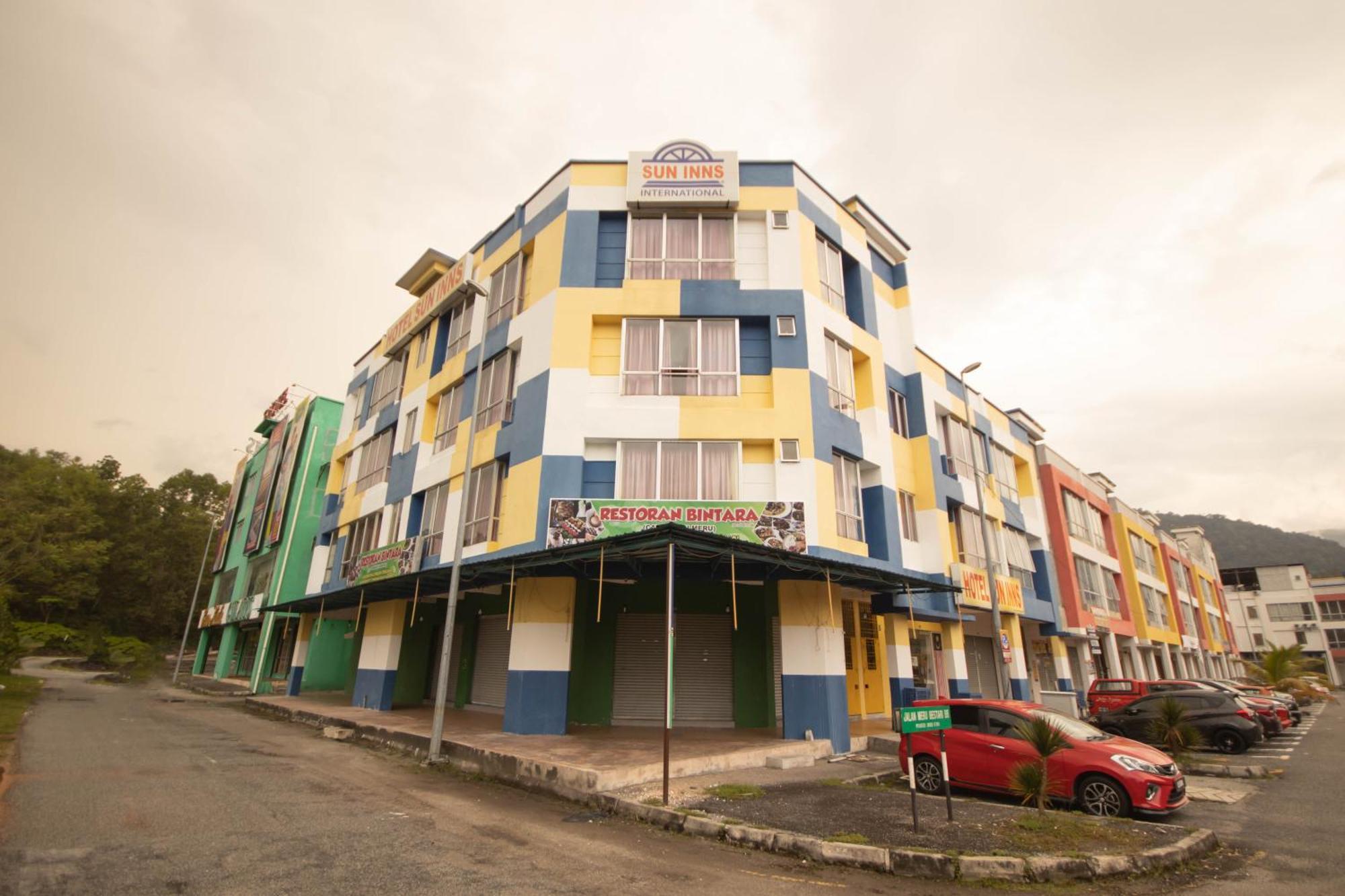 Sun Inns Hotel Meru Raya Chemor エクステリア 写真